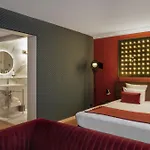 Seven Hotel