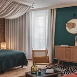 Hotel Seven