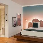 Seven Hotel