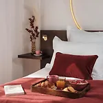 Seven Hotel Paris