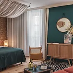 Seven Hotel Paris