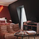Seven Hotel Paris
