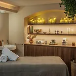 Hotel Seven