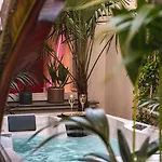 Hotel Seven