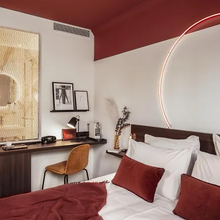 Seven Hotel
