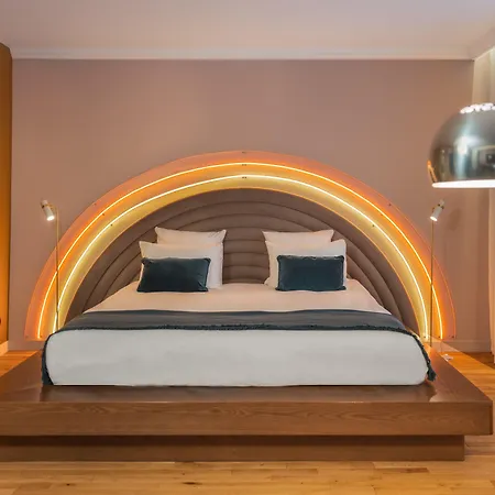 Hotel Seven